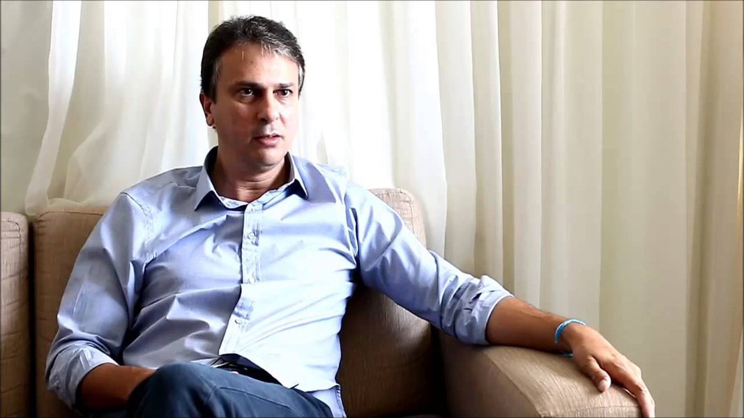 O Plano Estadual de Cultura define as metas e diretrizes para a política cultural nos próximos 10 anos. A solenidade de assinatura da lei que estabelece o Plano Estadual de Cultura faz parte da programação de comemoração pelo Dia Nacional da Cultura, que acontece durante todo o dia amanhã (5), no Theatro José de Alencar (Foto: Fatima 247) O Plano Estadual de Cultura define as metas e diretrizes para a política cultural nos próximos 10 anos. A solenidade de assinatura da lei que estabelece o Plano Estadual de Cultura faz parte da programação de comemoração pelo Dia Nacional da Cultura, que acontece durante todo o dia amanhã (5), no Theatro José de Alencar