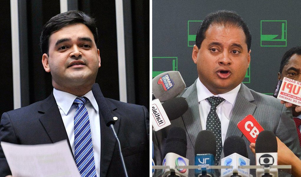 Deputados Rubens Pereira Júnior (PCdoB-MA) e Weverton Rocha (PDT-MA) ingressaram com ação junto ao Supremo questionando a ordem de votação do processo de impeachment definida pelo presidente da Câmara, Eduardo Cunha (PMDB-RJ), que prevê início pelos deputados da Região Sul e deixa por último os parlamentares do Norte e do Nordeste, onde a presidente Dilma e o PT têm mais apoio; ação pede que o STF determine um sistema de rodízio, inverta a ordem de votação ou que a chamada seja feita por ordem alfabética (Foto: Paulo Emílio) Deputados Rubens Pereira Júnior (PCdoB-MA) e Weverton Rocha (PDT-MA) ingressaram com ação junto ao Supremo questionando a ordem de votação do processo de impeachment definida pelo presidente da Câmara, Eduardo Cunha (PMDB-RJ), que prevê início pelos deputados da Região Sul e deixa por último os parlamentares do Norte e do Nordeste, onde a presidente Dilma e o PT têm mais apoio; ação pede que o STF determine um sistema de rodízio, inverta a ordem de votação ou que a chamada seja feita por ordem alfabética