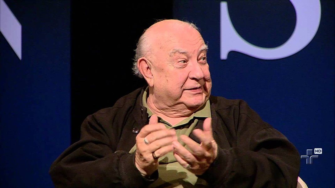 Por que perseguem o melhor presidente da história do Brasil? O presidente que fez o Brasil ser respeitado, valorizou o salário mínimo, acumulou bilhões em reservas, reduziu o desemprego, trouxe Copa e Olimpíadas e conduziu o maior processo de inclusão social da história? Essas são algumas questões levantadas pelo ator Sergio Mamberti, que responde: nas urnas, não podem com ele; assista (Foto: Leonardo Attuch) Por que perseguem o melhor presidente da história do Brasil? O presidente que fez o Brasil ser respeitado, valorizou o salário mínimo, acumulou bilhões em reservas, reduziu o desemprego, trouxe Copa e Olimpíadas e conduziu o maior processo de inclusão social da história? Essas são algumas questões levantadas pelo ator Sergio Mamberti, que responde: nas urnas, não podem com ele; assista