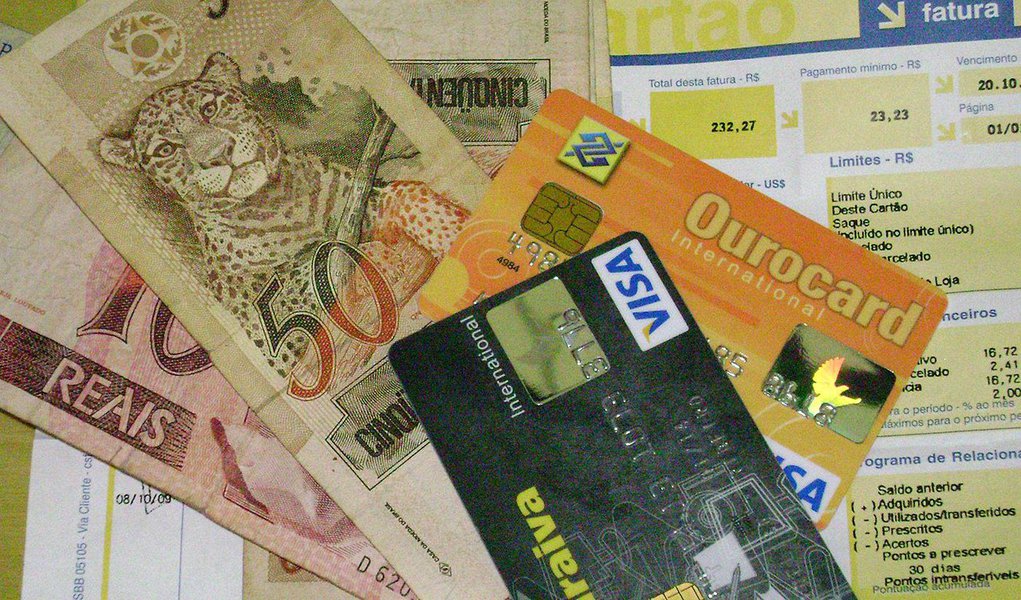Inadimplência no mercado de crédito brasileiro no segmento de recursos livres subiu a 5,6% em março; segundo dados do Banco Central, índice foi de 5,% ao longo de fevereiro; estoque total de crédito no país recuou 0,7%, chegando a R$ 3,161 trilhões, equivalente a 53,1% do Produto Interno Bruto (PIB) (Foto: Paulo Emílio) Inadimplência no mercado de crédito brasileiro no segmento de recursos livres subiu a 5,6% em março; segundo dados do Banco Central, índice foi de 5,% ao longo de fevereiro; estoque total de crédito no país recuou 0,7%, chegando a R$ 3,161 trilhões, equivalente a 53,1% do Produto Interno Bruto (PIB)