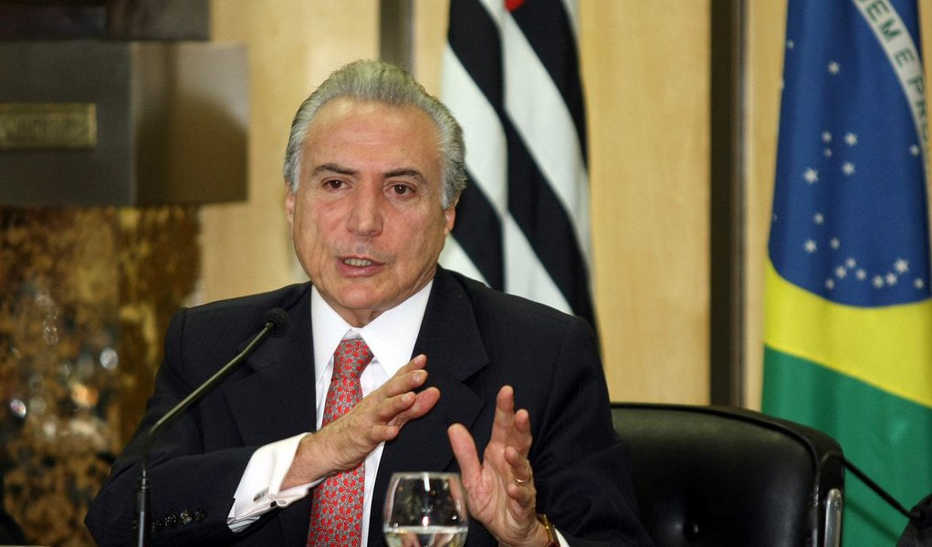 Vice Michel Temer disse que o PMDB terá "representação" na nova composição ministerial, mas quem vai decidir o assunto será a presidente Dilma Rousseff; questionado se "cabe todo mundo" do PMDB no governo, o vice respondeu: "Todo mundo não, porque o PMDB é muito grande. Na verdade, haverá representação de todos. A presidente é que está decidindo isso. Vai decidir da melhor maneira" (Foto: Roberta Namour) Vice Michel Temer disse que o PMDB terá "representação" na nova composição ministerial, mas quem vai decidir o assunto será a presidente Dilma Rousseff; questionado se "cabe todo mundo" do PMDB no governo, o vice respondeu: "Todo mundo não, porque o PMDB é muito grande. Na verdade, haverá representação de todos. A presidente é que está decidindo isso. Vai decidir da melhor maneira"
