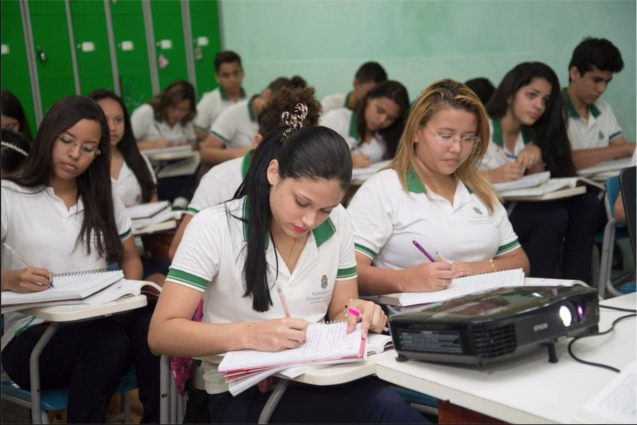 A mobilização é voltada, principalmente, para estudantes oriundos da rede particular ou de outro Estado. Para realizar o procedimento, é necessário levar cópia da certidão de nascimento e transferência ou declaração de escolaridade, além de uma pasta escolar e duas fotos 3x4 (Foto: Rodrigo Rocha) A mobilização é voltada, principalmente, para estudantes oriundos da rede particular ou de outro Estado. Para realizar o procedimento, é necessário levar cópia da certidão de nascimento e transferência ou declaração de escolaridade, além de uma pasta escolar e duas fotos 3x4