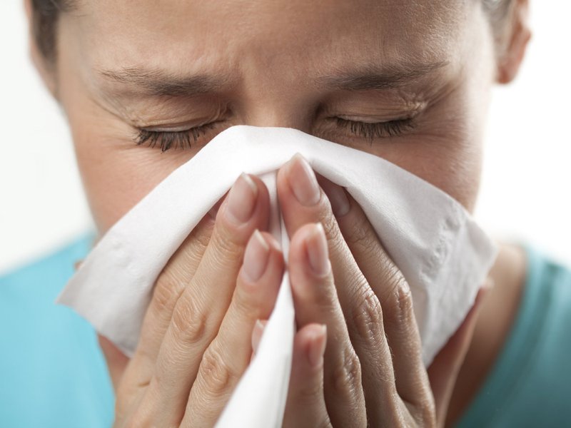 A Secretaria da Saúde do Estado informa que de 1º de janeiro a 13 de abril foram confirmados 25 casos da gripe H1N1 em todo a Bahia; desses, seis pacientes acabaram morrendo; os casos confirmados foram registrados em oito municípios, sendo que Salvador aponta com 17 casos, e Vitória da Conquista, dois – o equivalente a 68% das notificações; nos outros municípios houve apenas um caso confirmado: Boa Nova (1), Boquira (1), Feira de Santana (1), Guanambi (1), Ibipeba (1) e Lauro de Freitas (1); os óbitos foram registrados em Salvador (3), Boquira (1), Ibipeba (1) e Vitória da Conquista (1) (Foto: Romulo Faro) A Secretaria da Saúde do Estado informa que de 1º de janeiro a 13 de abril foram confirmados 25 casos da gripe H1N1 em todo a Bahia; desses, seis pacientes acabaram morrendo; os casos confirmados foram registrados em oito municípios, sendo que Salvador aponta com 17 casos, e Vitória da Conquista, dois – o equivalente a 68% das notificações; nos outros municípios houve apenas um caso confirmado: Boa Nova (1), Boquira (1), Feira de Santana (1), Guanambi (1), Ibipeba (1) e Lauro de Freitas (1); os óbitos foram registrados em Salvador (3), Boquira (1), Ibipeba (1) e Vitória da Conquista (1)