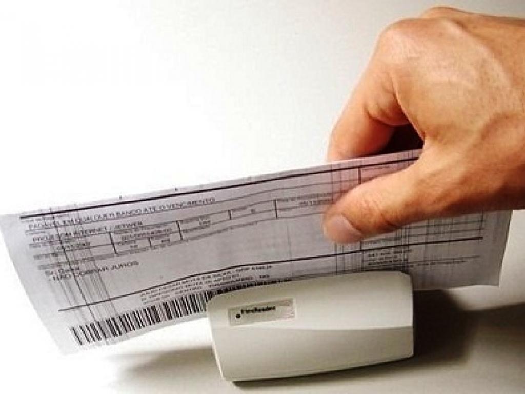 As agências bancárias fecharam nesta sexta-feira para balanço de ano e não tiveram atendimento ao público; com isso, quem tem contas e carnês com vencimento nesta data ou no fim de semana poderá fazer os pagamentos no dia 2 de janeiro, quando os bancos reabrem, sem cobrança de multa por atraso (Foto: Romulo Faro) As agências bancárias fecharam nesta sexta-feira para balanço de ano e não tiveram atendimento ao público; com isso, quem tem contas e carnês com vencimento nesta data ou no fim de semana poderá fazer os pagamentos no dia 2 de janeiro, quando os bancos reabrem, sem cobrança de multa por atraso