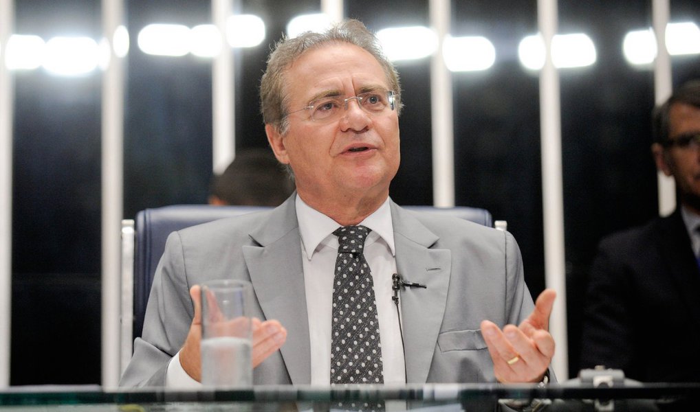 O presidente do Congresso Nacional, senador Renan Calheiros (PMDB-AL), disse nesta terça (8) que a carta do vice-presidente da República, Michel Temer, à presidenta Dilma Rousseff deve ser encarada como um “desabafo pessoal”; Renan ressaltou que o documento tem importância institucional, mas disse que não é um documento coletivo ou partidário; “Não vou comentar a carta do vice-presidente. Só tem sentido como desabafo. Não é uma ação política, partidária muito menos”, afirmou Renan (Foto: Valter Lima) O presidente do Congresso Nacional, senador Renan Calheiros (PMDB-AL), disse nesta terça (8) que a carta do vice-presidente da República, Michel Temer, à presidenta Dilma Rousseff deve ser encarada como um “desabafo pessoal”; Renan ressaltou que o documento tem importância institucional, mas disse que não é um documento coletivo ou partidário; “Não vou comentar a carta do vice-presidente. Só tem sentido como desabafo. Não é uma ação política, partidária muito menos”, afirmou Renan