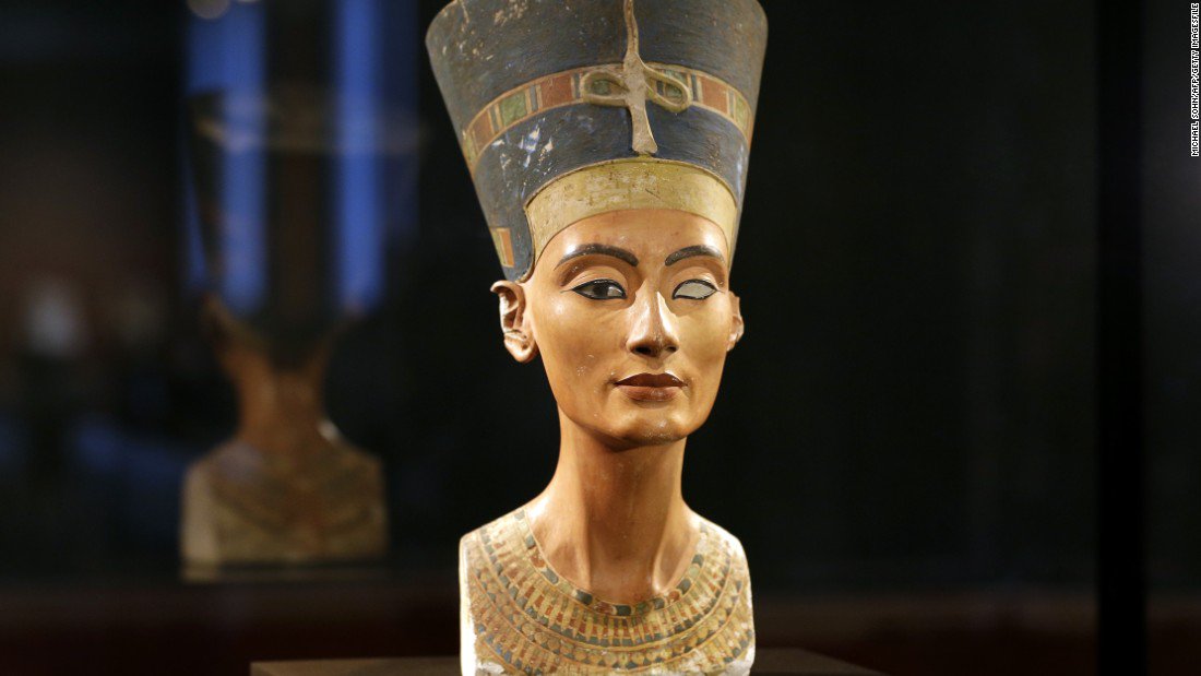 São grandes as chances de que a tumba do faraó egípcio Tutankamon tenha passagens para uma câmara secreta que pode ser o túmulo da rainha perdida Nefertiti, arqueologistas informaram neste sábado; a confirmação do local da sua tumba seria a mais impressionante descoberta arqueológica no Egito neste século (Foto: Leonardo Attuch) São grandes as chances de que a tumba do faraó egípcio Tutankamon tenha passagens para uma câmara secreta que pode ser o túmulo da rainha perdida Nefertiti, arqueologistas informaram neste sábado; a confirmação do local da sua tumba seria a mais impressionante descoberta arqueológica no Egito neste século