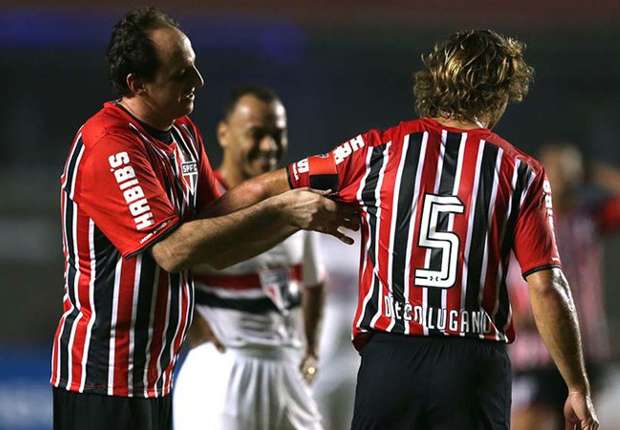 A constatação sobre se o uruguaio com sangue Tricolor está ultrapassado para o futebol só os gramados responderão, mas é inegável que o zagueiro já está eternizado na memória dos torcedores (Foto: Ricardo Flaitt) A constatação sobre se o uruguaio com sangue Tricolor está ultrapassado para o futebol só os gramados responderão, mas é inegável que o zagueiro já está eternizado na memória dos torcedores