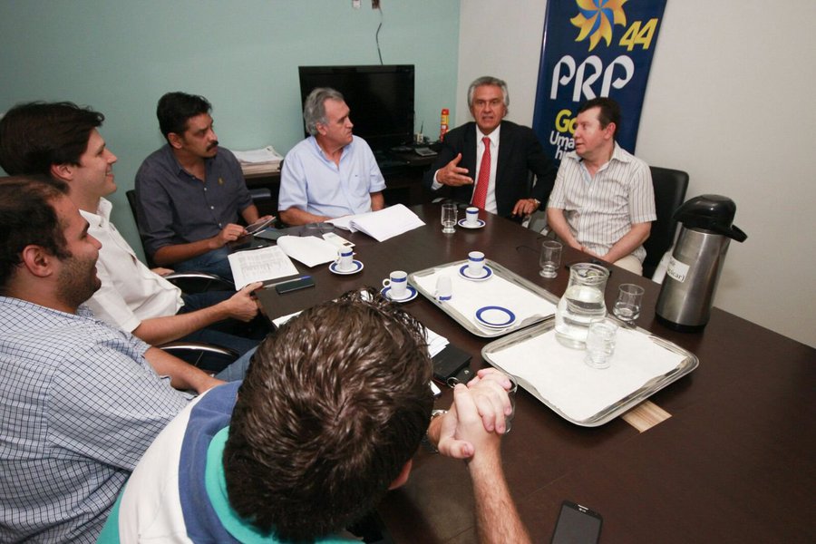 União é quase certa em cerca de 50 municípios, entre eles estão Goiânia, Aparecida, Catalão, Rio Verde, Luziânia, Águas Claras e Porangatu; segundo o senador Ronaldo Caiado (DEM), Iris Rezende (PMDB) será o candidato na capital; " Iris nunca deixou de ser candidato", disse e democrata, cuja ambição é estender a aliança a 2018; intenção nos próximos dias é avançar mais nas discussões e finalizar as 246 cidades (Foto: Realle Palazzo-Martini) União é quase certa em cerca de 50 municípios, entre eles estão Goiânia, Aparecida, Catalão, Rio Verde, Luziânia, Águas Claras e Porangatu; segundo o senador Ronaldo Caiado (DEM), Iris Rezende (PMDB) será o candidato na capital; " Iris nunca deixou de ser candidato", disse e democrata, cuja ambição é estender a aliança a 2018; intenção nos próximos dias é avançar mais nas discussões e finalizar as 246 cidades