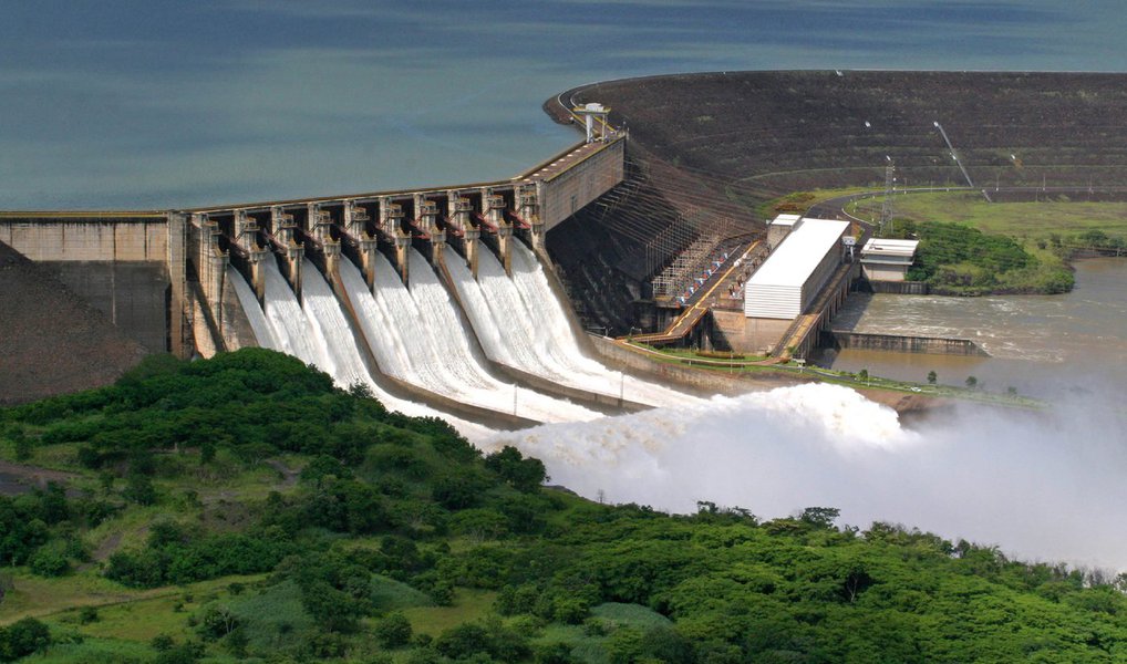 As chuvas nas regiões em que estão as principais hidrelétricas do Brasil ficaram acima das expectativas em janeiro e favoreceram uma boa recuperação dos reservatórios no Sul e no Sudeste, enquanto Nordeste e Norte devem ter melhoria do quadro hídrico nas próximas semanas; segundo especialistas, uma continuidade do cenário de chuvas poderia abrir caminho para o desligamento de mais termelétricas após março (Foto: Gisele Federicce) As chuvas nas regiões em que estão as principais hidrelétricas do Brasil ficaram acima das expectativas em janeiro e favoreceram uma boa recuperação dos reservatórios no Sul e no Sudeste, enquanto Nordeste e Norte devem ter melhoria do quadro hídrico nas próximas semanas; segundo especialistas, uma continuidade do cenário de chuvas poderia abrir caminho para o desligamento de mais termelétricas após março