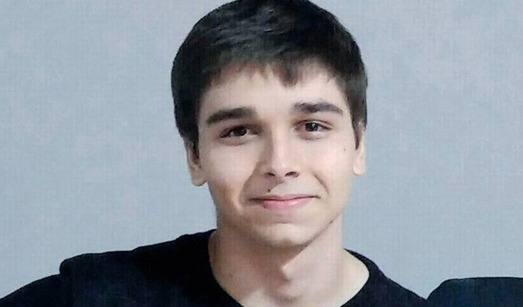 O estudante Vitor Melo, de 18 anos, se apresentou como o dono da maior nota já registrada no Enem — 1.008,3 pontos na prova de Matemática, segundo o Instituto Nacional de Pesquisas Educacionais Anísio Teixeira (Inep), ligada ao Ministério da Educação (MEC); Vítor acertou 45 questões e superou a marca anterior, de 973,6, obtida na edição de 2014; "Eu fechei a prova, consegui acertar 100% da prova de Matemática. Eu não tenho confirmado se a minha nota geral foi a maior do Brasil, mas não acredito que outro estudante tenha obtido uma nota maior", afirmou Vitor; governo federal abre nesta segunda-feira, 11, o Sistema de Seleção Unificada (Sisu), plataforma na qual as universidades ofertam as vagas a serem disputadas pelos alunos (Foto: Aquiles Lins) O estudante Vitor Melo, de 18 anos, se apresentou como o dono da maior nota já registrada no Enem — 1.008,3 pontos na prova de Matemática, segundo o Instituto Nacional de Pesquisas Educacionais Anísio Teixeira (Inep), ligada ao Ministério da Educação (MEC); Vítor acertou 45 questões e superou a marca anterior, de 973,6, obtida na edição de 2014; "Eu fechei a prova, consegui acertar 100% da prova de Matemática. Eu não tenho confirmado se a minha nota geral foi a maior do Brasil, mas não acredito que outro estudante tenha obtido uma nota maior", afirmou Vitor; governo federal abre nesta segunda-feira, 11, o Sistema de Seleção Unificada (Sisu), plataforma na qual as universidades ofertam as vagas a serem disputadas pelos alunos