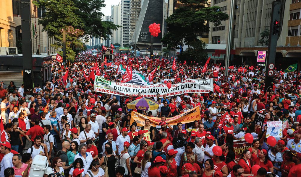 Penso que é chegada a hora de um amplo processo de conciliação nacional tendo como base de legitimidade a voz das ruas. O primeiro passo seriam eleições presidenciais agora em outubro junto com as eleições municipais (Foto: Paulo Paim) Penso que é chegada a hora de um amplo processo de conciliação nacional tendo como base de legitimidade a voz das ruas. O primeiro passo seriam eleições presidenciais agora em outubro junto com as eleições municipais