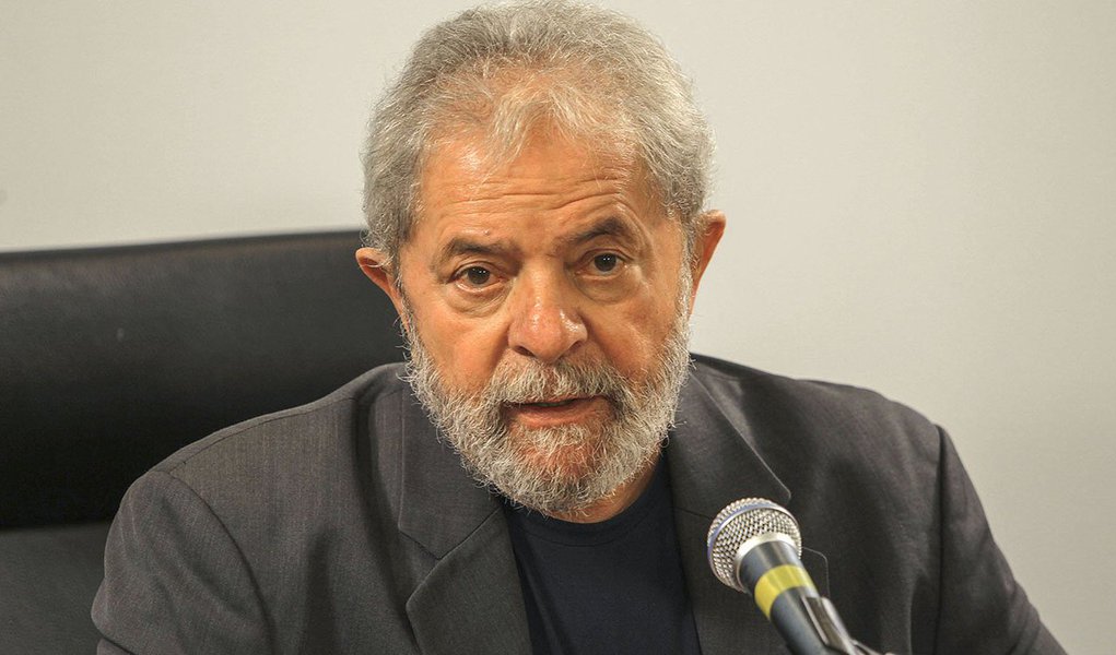 Nenhum líder político brasileiro, independente de filiação ideológica, chegará à próxima disputa para presidente com a vantagem inicial de Lula. O campo oposicionista sabe disso e vem lutando arduamente para tirá-lo do páreo (Foto: Guilherme Scalzilli) www.brasil247.com - Nenhum líder político brasileiro, independente de filiação ideológica, chegará à próxima disputa para presidente com a vantagem inicial de Lula. O campo oposicionista sabe disso e vem lutando arduamente para tirá-lo do páreo