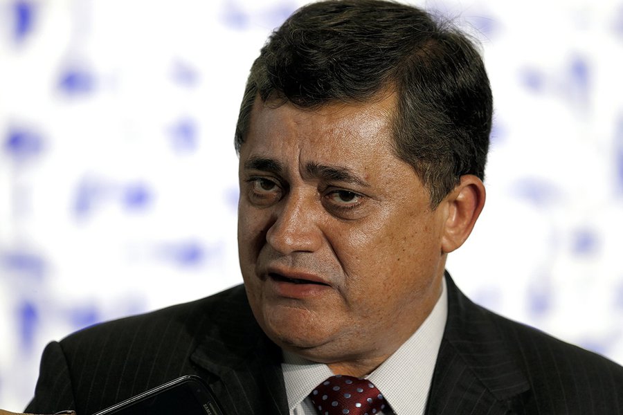 Em entrevista coletiva no início da noite, o líder do governo na Câmara Federal, deputado José Guimarães (PT), manifestou a indignacão do governo com a irresponsabilidade da oposicao e disse que está declarada a guerra contra aqueles que nao querem que o País funcione" (Foto: Fatima 247) Em entrevista coletiva no início da noite, o líder do governo na Câmara Federal, deputado José Guimarães (PT), manifestou a indignacão do governo com a irresponsabilidade da oposicao e disse que está declarada a guerra contra aqueles que nao querem que o País funcione"