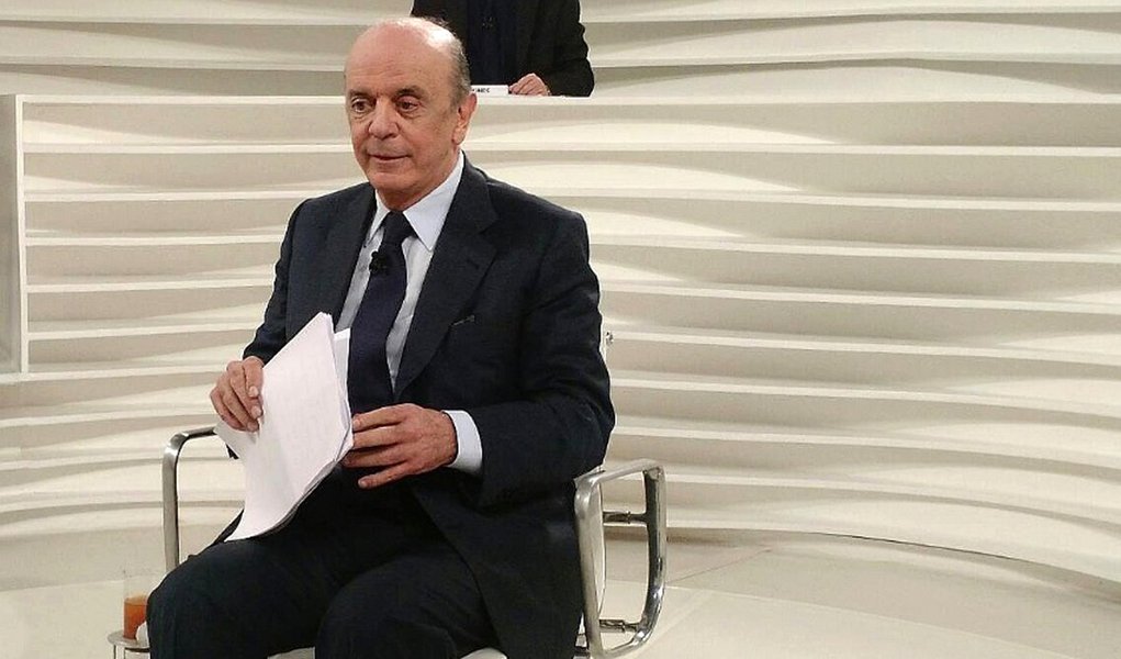 Vitória de Donald Trump foi um tiro no pé do ministro das Relações Exteriores do Brasil, José Serra; em 6 de junho, logo que assumiu o cargo, durante entrevista no programa Roda Viva, Serra se mostrou contrário à possibilidade de vitória do candidato do Partido Republicano; questionado naquele dia sobre o que achava da hipótese de Trump chegar à Casa Branca, o ministro respondeu: "Não acho que vai acontecer... Não pode acontecer" (Foto: Aquiles Lins) Vitória de Donald Trump foi um tiro no pé do ministro das Relações Exteriores do Brasil, José Serra; em 6 de junho, logo que assumiu o cargo, durante entrevista no programa Roda Viva, Serra se mostrou contrário à possibilidade de vitória do candidato do Partido Republicano; questionado naquele dia sobre o que achava da hipótese de Trump chegar à Casa Branca, o ministro respondeu: "Não acho que vai acontecer... Não pode acontecer"