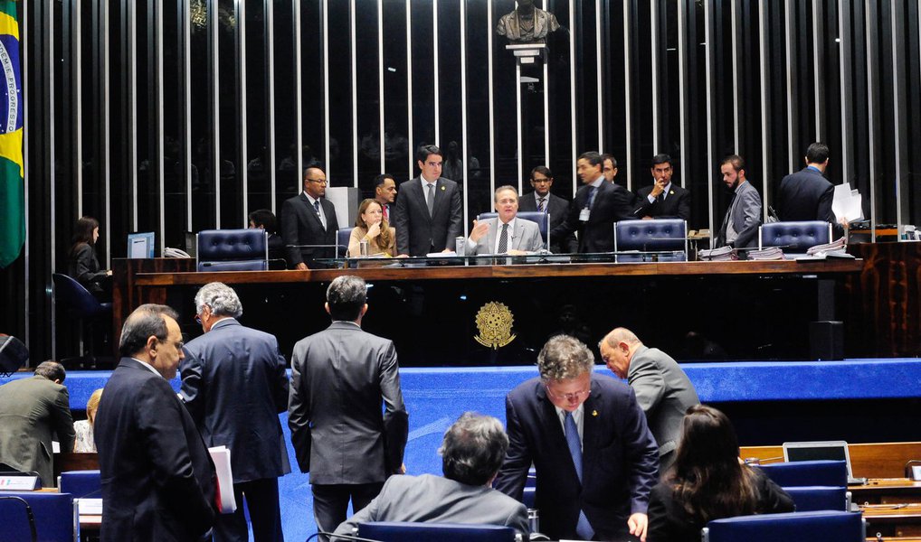 Por 41 a 27, o Senado aprovou o PLC 186/2015, que trata da repatriação de recursos mantidos no exterior não declarados à Receita Federal; a matéria segue à sanção presidencial; segundo a proposta, brasileiros e estrangeiros residentes no país poderão declarar todo o patrimônio lícito mantido fora do Brasil, ou já repatriado, mas ainda não declarado, existente até o dia 31 de dezembro de 2014 (Foto: Valter Lima) Por 41 a 27, o Senado aprovou o PLC 186/2015, que trata da repatriação de recursos mantidos no exterior não declarados à Receita Federal; a matéria segue à sanção presidencial; segundo a proposta, brasileiros e estrangeiros residentes no país poderão declarar todo o patrimônio lícito mantido fora do Brasil, ou já repatriado, mas ainda não declarado, existente até o dia 31 de dezembro de 2014