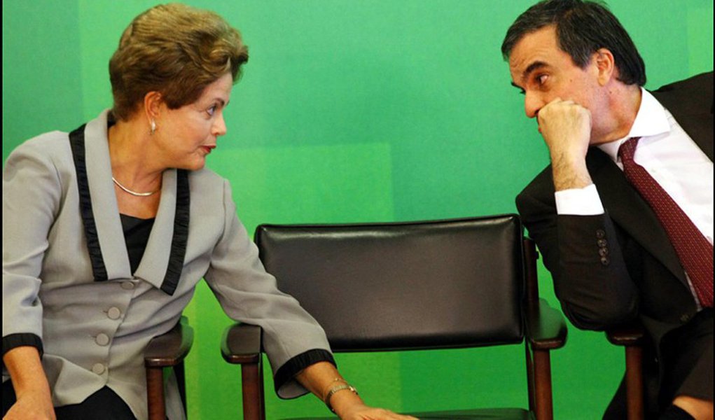 Ministro da Justiça, Eduardo Cardozo, diz que “não há justa causa para o impeachment de Dilma Rousseff”; “Não se pode pacificar o País fora da lei e da Constituição”, afirma; ele não se diz surpreso com o apoio do PSDB ao processo: “Desde o anúncio das eleições eles buscam reverter o resultado das urnas das mais variadas formas; a novidade é que pessoas que lutaram contra a ditadura parece que agora acreditam que a melhor saída para o País é uma medida que afronta a Constituição e os mais elementares princípios democráticos” (Foto: Roberta Namour) Ministro da Justiça, Eduardo Cardozo, diz que “não há justa causa para o impeachment de Dilma Rousseff”; “Não se pode pacificar o País fora da lei e da Constituição”, afirma; ele não se diz surpreso com o apoio do PSDB ao processo: “Desde o anúncio das eleições eles buscam reverter o resultado das urnas das mais variadas formas; a novidade é que pessoas que lutaram contra a ditadura parece que agora acreditam que a melhor saída para o País é uma medida que afronta a Constituição e os mais elementares princípios democráticos”