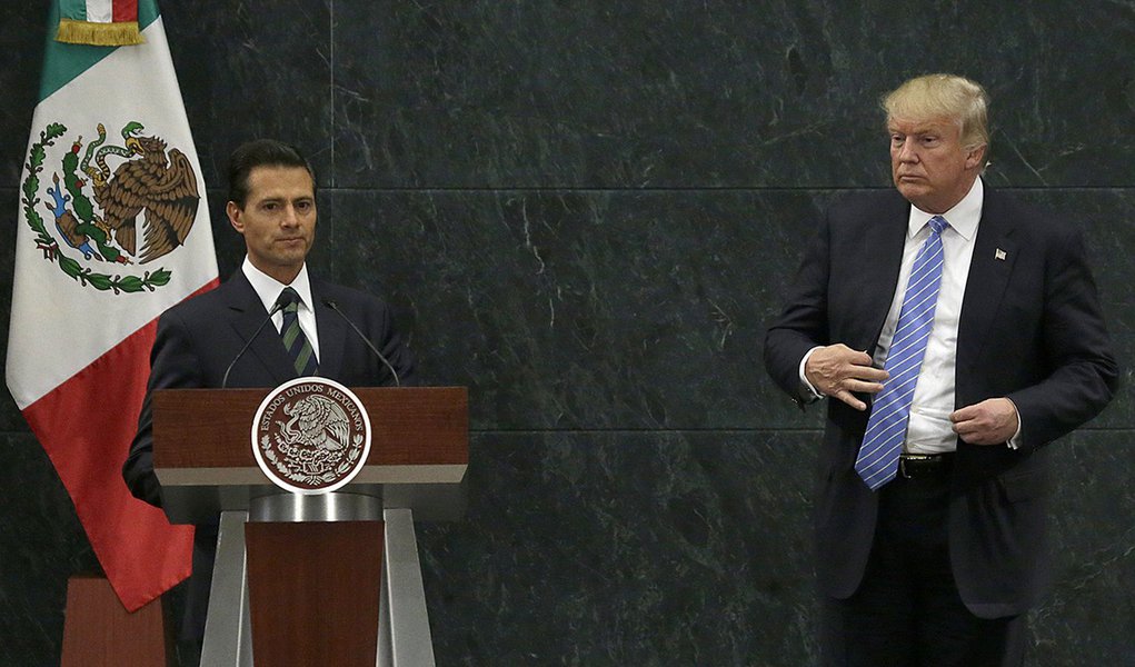 Seguindo a recomendação de Donald Trump, que sugeriu que o presidente do México cancelasse sua visita aos Estados Unidos caso não fosse pagar pelo muro na fronteira entre os dois países, idealizado por Trump, Enrique Peña Nieto cancelou sua ida a Washington, que estava marcada para o dia 31 deste mês (Foto: Gisele Federicce) Seguindo a recomendação de Donald Trump, que sugeriu que o presidente do México cancelasse sua visita aos Estados Unidos caso não fosse pagar pelo muro na fronteira entre os dois países, idealizado por Trump, Enrique Peña Nieto cancelou sua ida a Washington, que estava marcada para o dia 31 deste mês