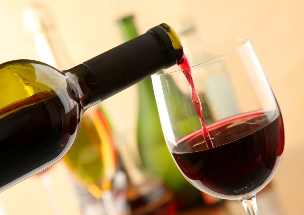 O objetivo é aumentar em 15% até 2016 a comercialização dos vinhos, espumantes e sucos de uva brasileiros no mercado interno junto aos pequenos negócios de alimentação fora do lar, por meio da qualificação do serviço do vinho no on-trade. O projeto tem como meta qualificar mil pequenos empreendimentos com média de três pessoas por empresa nas cidades de Belo Horizonte (MG), Brasília (DF), Campinas (SP), Cuiabá (MT), Curitiba (PR), Florianópolis (SC), Fortaleza (CE), Goiânia (GO), Gramado (RS), Manaus (AM), Natal (RN), Porto Alegre (RS), Recife (PE), Rio de Janeiro (RJ), Salvador (BA) e São Paulo (SP) (Foto: Luis Mauro Queiroz) O objetivo é aumentar em 15% até 2016 a comercialização dos vinhos, espumantes e sucos de uva brasileiros no mercado interno junto aos pequenos negócios de alimentação fora do lar, por meio da qualificação do serviço do vinho no on-trade. O projeto tem como meta qualificar mil pequenos empreendimentos com média de três pessoas por empresa nas cidades de Belo Horizonte (MG), Brasília (DF), Campinas (SP), Cuiabá (MT), Curitiba (PR), Florianópolis (SC), Fortaleza (CE), Goiânia (GO), Gramado (RS), Manaus (AM), Natal (RN), Porto Alegre (RS), Recife (PE), Rio de Janeiro (RJ), Salvador (BA) e São Paulo (SP)