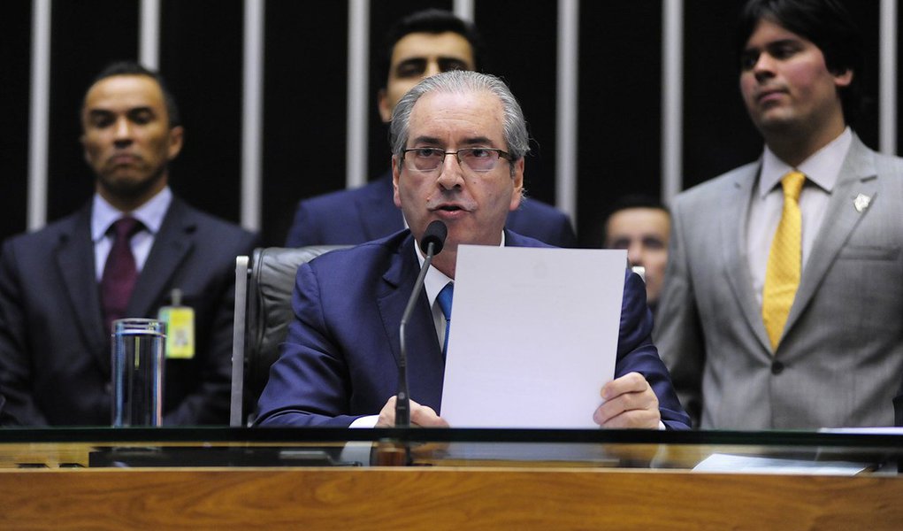 Eduardo Cunha (PMDB-RJ) realizou nesta quinta (3) a leitura da sua decisão e oficializou o início do processo de impeachment da presidente Dilma Rousseff; ele anunciou ainda a criação da comissão especial, composta por 65 deputados de todos os partidos com assento na Câmara, que irá analisar toda a documentação e as denúncias; na segunda (7), às 18 h, haverá sessão plenária da Câmara para eleger os integrantes da comissão (Foto: Valter Lima) Eduardo Cunha (PMDB-RJ) realizou nesta quinta (3) a leitura da sua decisão e oficializou o início do processo de impeachment da presidente Dilma Rousseff; ele anunciou ainda a criação da comissão especial, composta por 65 deputados de todos os partidos com assento na Câmara, que irá analisar toda a documentação e as denúncias; na segunda (7), às 18 h, haverá sessão plenária da Câmara para eleger os integrantes da comissão