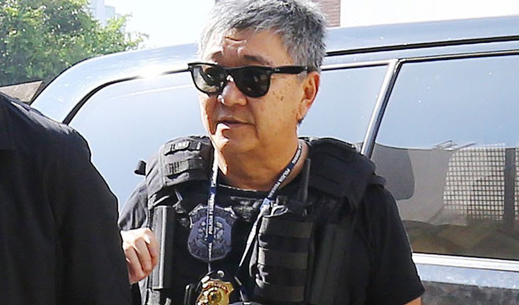 Antes desta decisão do STJ, que manteve a condenação do agente policial Newton Hidenori Ishii por corrupção passiva, acusado de fazer parte de uma quadrilha que facilitava o contrabando em Foz do Iguaçu, o ‘Japonês da Federal’ era presença obrigatória nas telinhas da tevê; com a repentina fama, ele até insinuou que poderia ser candidato nas eleições deste ano (Foto: Altamiro Borges) Antes desta decisão do STJ, que manteve a condenação do agente policial Newton Hidenori Ishii por corrupção passiva, acusado de fazer parte de uma quadrilha que facilitava o contrabando em Foz do Iguaçu, o ‘Japonês da Federal’ era presença obrigatória nas telinhas da tevê; com a repentina fama, ele até insinuou que poderia ser candidato nas eleições deste ano