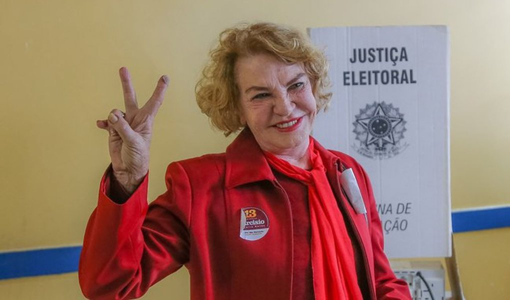 "Nas últimas décadas, dona Marisa foi uma incansável militante em prol das causas sociais e da luta do povo brasileiro por melhores condições de vida. Desde os primeiros momentos da formação do Partidos dos Trabalhadores, sempre esteve presente, abrindo a porta de sua casa para os companheiros e companheiras que ao longo desses 37 anos uniram-se em torno de um projeto para transformar o Brasil em um país mais justo", dizem os deputados petistas, em nota assinada pelo líder da bancada, Carlos Zarattini (SP) (Foto: Aquiles Lins) "Nas últimas décadas, dona Marisa foi uma incansável militante em prol das causas sociais e da luta do povo brasileiro por melhores condições de vida. Desde os primeiros momentos da formação do Partidos dos Trabalhadores, sempre esteve presente, abrindo a porta de sua casa para os companheiros e companheiras que ao longo desses 37 anos uniram-se em torno de um projeto para transformar o Brasil em um país mais justo", dizem os deputados petistas, em nota assinada pelo líder da bancada, Carlos Zarattini (SP)