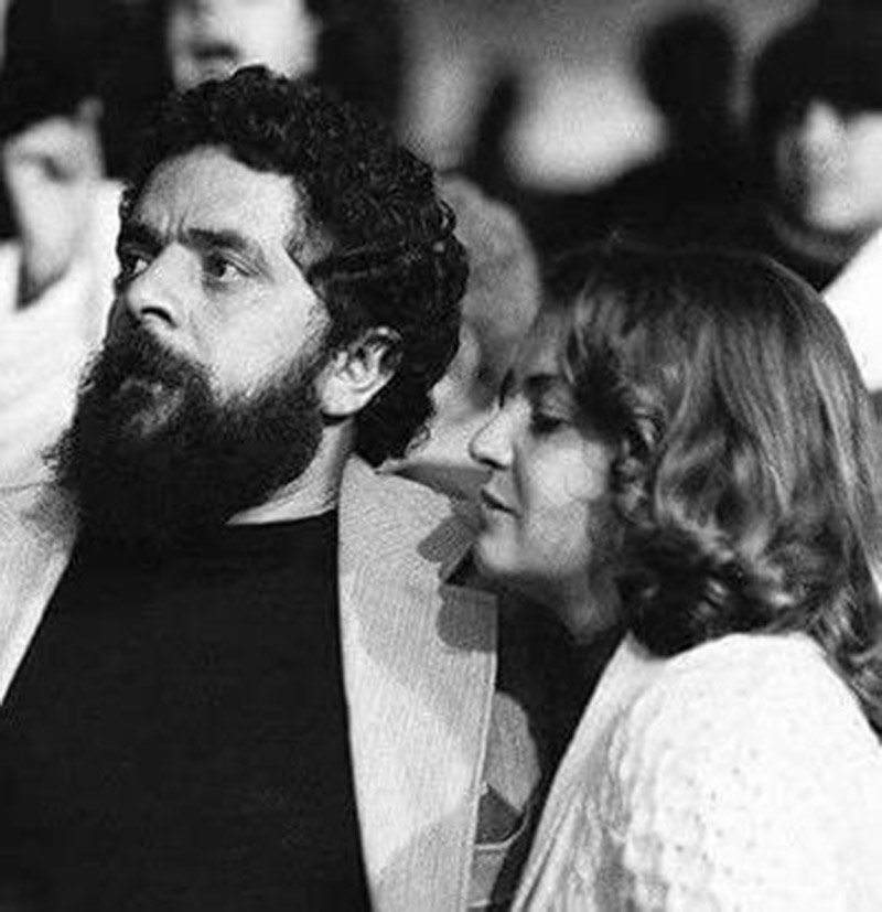 Se as elites atrasadas não perdoaram a presença de Lula na presidência, não suportaram ainda mais ter essa mulher, simples, valente e grande companheira, no primeiro plano da vida social e política (Foto: Luiz Alberto Gómez de Souza) Se as elites atrasadas não perdoaram a presença de Lula na presidência, não suportaram ainda mais ter essa mulher, simples, valente e grande companheira, no primeiro plano da vida social e política