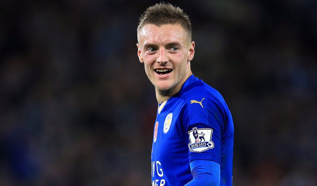O atacante de 29 anos, Jamie Vardy, do Leicester City, foi eleito Jogador do Ano pela Associação de Cronistas de Futebol da Inglaterra no mais recente capítulo do conto de fadas vivido pelo jogador, que chegou à seleção inglesa após passar por pequenas ligas do país (Foto: Gisele Federicce) O atacante de 29 anos, Jamie Vardy, do Leicester City, foi eleito Jogador do Ano pela Associação de Cronistas de Futebol da Inglaterra no mais recente capítulo do conto de fadas vivido pelo jogador, que chegou à seleção inglesa após passar por pequenas ligas do país