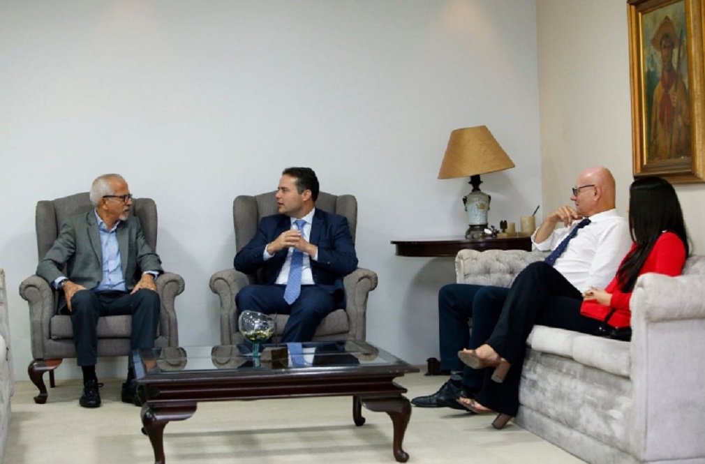 Prefeito de Aracaju participou, em Maceió (AL), de duas audiências - uma com o governador de Alagoas, Renan Filho, e outra com o prefeito da capital, Rui Palmeira; eles discutiram a situação das administrações e abriram a possibilidade de compartilhamento de experiências exitosas entre as gestões; “Foram reuniões muito positivas, tratamos de questões administrativas e abrimos o diálogo para a realização de intercâmbio de experiências bem-sucedidas dos nossos governos", disse Edvaldo Nogueira (Foto: José Barbacena) Prefeito de Aracaju participou, em Maceió (AL), de duas audiências - uma com o governador de Alagoas, Renan Filho, e outra com o prefeito da capital, Rui Palmeira; eles discutiram a situação das administrações e abriram a possibilidade de compartilhamento de experiências exitosas entre as gestões; “Foram reuniões muito positivas, tratamos de questões administrativas e abrimos o diálogo para a realização de intercâmbio de experiências bem-sucedidas dos nossos governos", disse Edvaldo Nogueira