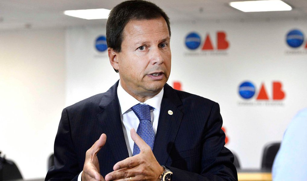 O presidente da Ordem dos Advogados do Brasil, Claudio Lamachia, não apontou um ato específico de crime de responsabilidade cometido pela presidente Dilma Rousseff em entrevista concedida à BBC; segundo ele, o Conselho Federal da OAB entendeu que Dilma deve ser processada pelo “conjunto da obra”; ele protocolou na Câmara hoje, sob protesto de advogados, um novo pedido de impeachment contra a presidente (Foto: Valter Lima) O presidente da Ordem dos Advogados do Brasil, Claudio Lamachia, não apontou um ato específico de crime de responsabilidade cometido pela presidente Dilma Rousseff em entrevista concedida à BBC; segundo ele, o Conselho Federal da OAB entendeu que Dilma deve ser processada pelo “conjunto da obra”; ele protocolou na Câmara hoje, sob protesto de advogados, um novo pedido de impeachment contra a presidente