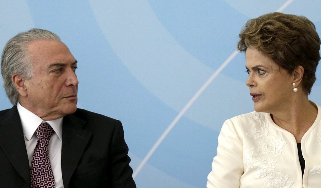O encontro entre a presidente e o vice ainda não consta na agenda oficial dos dois, mas a reunião deve ocorrer por volta de 19h30, após Dilma retornar de Roraima, onde preside cerimônia de entrega de unidades habitacionais do Programa Minha Casa, Minha Vida; será a primeira reunião desde que Dilma recebeu uma carta "desabafo" de Michel Temer (Foto: Gisele Federicce) O encontro entre a presidente e o vice ainda não consta na agenda oficial dos dois, mas a reunião deve ocorrer por volta de 19h30, após Dilma retornar de Roraima, onde preside cerimônia de entrega de unidades habitacionais do Programa Minha Casa, Minha Vida; será a primeira reunião desde que Dilma recebeu uma carta "desabafo" de Michel Temer