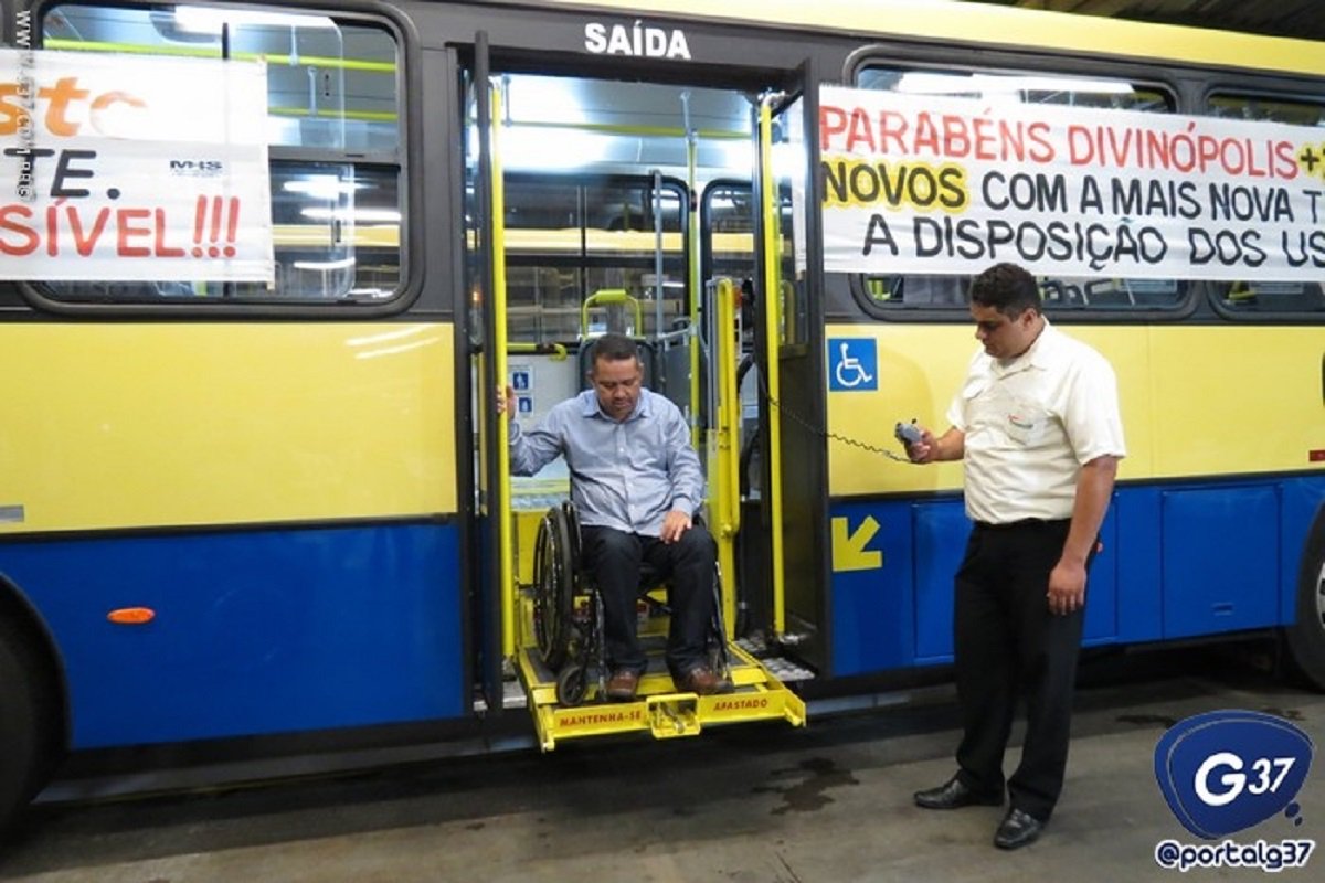 De acordo com a regulamentação, deverão ser reservados até dois assentos em cada viagem realizada no Serviço Regular Interurbano Convencional e até um assento em cada viagem realizada no Serviço Regular Interurbano Complementar. O decreto também obriga as administradoras dos terminais rodoviário a disponibilizar, no mínimo, duas cadeiras de rodas, a instalação de rampas, elevadores e portas adaptadas (Foto: Fatima 247) De acordo com a regulamentação, deverão ser reservados até dois assentos em cada viagem realizada no Serviço Regular Interurbano Convencional e até um assento em cada viagem realizada no Serviço Regular Interurbano Complementar. O decreto também obriga as administradoras dos terminais rodoviário a disponibilizar, no mínimo, duas cadeiras de rodas, a instalação de rampas, elevadores e portas adaptadas