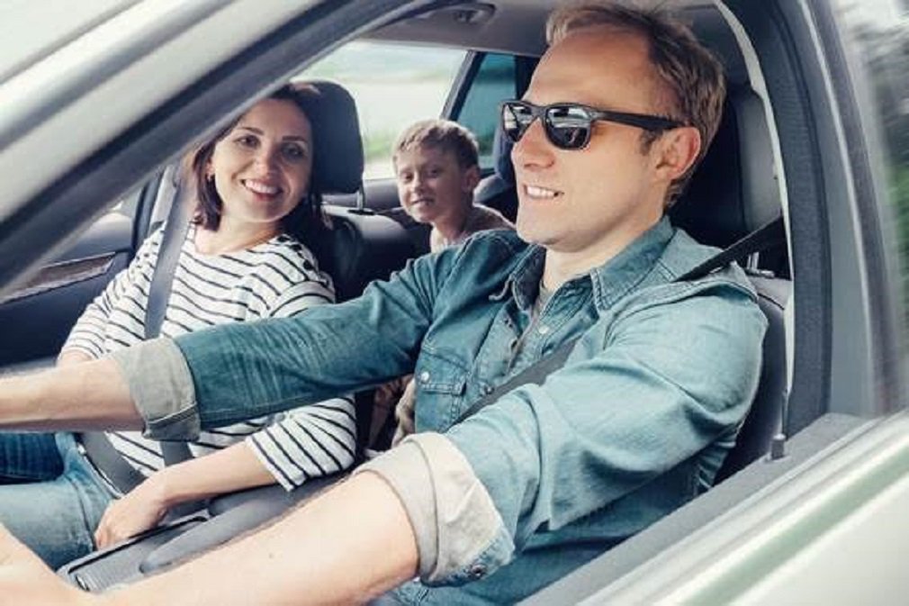 As confraternizações de fim de ano acabaram, mas muitas famílias continuam aproveitando a alta temporada de verão e as férias escolares para pegar a estrada. Mais frequentes nessa época, os deslocamentos rodoviários aumentam os riscos de acidentes de trânsito. Conforme a assessoria de imprensa da Polícia Rodoviária Federal (PRF), entre dezembro de 2015 e janeiro de 2016, foram registradas 14.262 ocorrências nas rodovias federais. Embora seja alarmante, o dado revela uma redução de 28% se comparado ao mesmo período de 2014 e 2015 (Foto: José Barbacena) As confraternizações de fim de ano acabaram, mas muitas famílias continuam aproveitando a alta temporada de verão e as férias escolares para pegar a estrada. Mais frequentes nessa época, os deslocamentos rodoviários aumentam os riscos de acidentes de trânsito. Conforme a assessoria de imprensa da Polícia Rodoviária Federal (PRF), entre dezembro de 2015 e janeiro de 2016, foram registradas 14.262 ocorrências nas rodovias federais. Embora seja alarmante, o dado revela uma redução de 28% se comparado ao mesmo período de 2014 e 2015