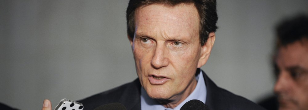O prefeito do Rio, Marcelo Crivella, demonstrou não se preocupar com as críticas sobre a nomeação de seu filho Marcelo Hodge Crivella como secretário da Casa Civil; "Quem nomeia sou eu. Ninguém conhece ele melhor do que eu", afirmou; Crivella já tinha feito outras nomeações polêmicas, como a do bispo Jorge Braz de Oliveira, da Igreja Universal, para o Procon; na campanha, o prefeito disse que não iria nomear membros da igreja
(Foto: Leonardo Lucena)
O prefeito do Rio, Marcelo Crivella, demonstrou não se preocupar com as críticas sobre a nomeação de seu filho Marcelo Hodge Crivella como secretário da Casa Civil; "Quem nomeia sou eu. Ninguém conhece ele melhor do que eu", afirmou; Crivella já tinha feito outras nomeações polêmicas, como a do bispo Jorge Braz de Oliveira, da Igreja Universal, para o Procon; na campanha, o prefeito disse que não iria nomear membros da igreja