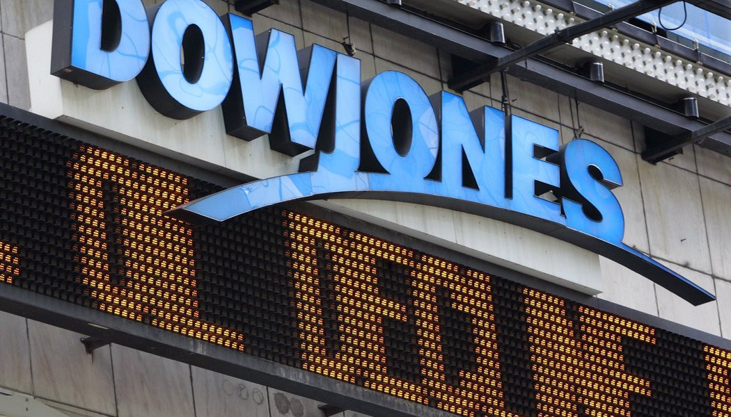 Sólidos ganhos e otimismo com projetos pró-crescimento do presidente dos Estados Unidos, Donald Trump, expandiram um rali pós-eleitoral nesta quarta-feira 25; o índice Dow Jones subiu ou 0,78%, para 20.068 pontos; o S&P 500 ganhou 0,8%, 2.298 pontos e o Nasdaq teve alta de 0,99%, a 5.656 pontos (Foto: Gisele Federicce) Sólidos ganhos e otimismo com projetos pró-crescimento do presidente dos Estados Unidos, Donald Trump, expandiram um rali pós-eleitoral nesta quarta-feira 25; o índice Dow Jones subiu ou 0,78%, para 20.068 pontos; o S&P 500 ganhou 0,8%, 2.298 pontos e o Nasdaq teve alta de 0,99%, a 5.656 pontos
