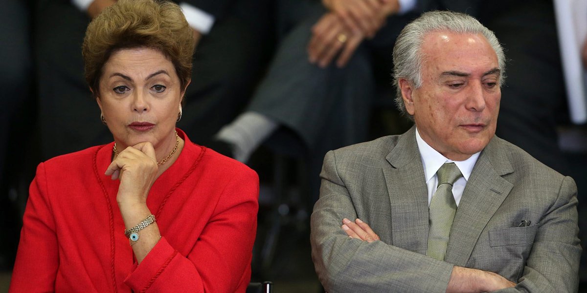 "Com o perdão do trocadilho, a decisão do Palácio do Planalto de defender o fim do recesso parlamentar e, com isso, acelerar o rito do processo de impeachment contra a presidente Dilma Rousseff pode ter sido uma aposta um tanto temerária", diz Leonardo Attuch, editor do 247; ele lembra que "tudo o que Dilma tem para oferecer aos aliados, Temer pode oferecer em dobro, até porque seu eventual governo teria ainda os espaços abertos pela saída do PT"; segundo o jornalista, "se não houver recesso, Brasília poderá viver em janeiro a maior temporada de traições e conspirações de sua história" (Foto: Leonardo Attuch) "Com o perdão do trocadilho, a decisão do Palácio do Planalto de defender o fim do recesso parlamentar e, com isso, acelerar o rito do processo de impeachment contra a presidente Dilma Rousseff pode ter sido uma aposta um tanto temerária", diz Leonardo Attuch, editor do 247; ele lembra que "tudo o que Dilma tem para oferecer aos aliados, Temer pode oferecer em dobro, até porque seu eventual governo teria ainda os espaços abertos pela saída do PT"; segundo o jornalista, "se não houver recesso, Brasília poderá viver em janeiro a maior temporada de traições e conspirações de sua história"