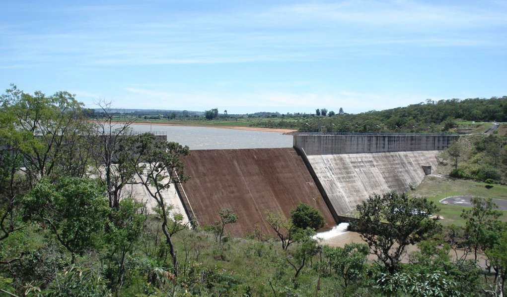 A Câmara Legislativa do Distrito Federal promulgou um projeto da deputada distrital Luzia de Paula (PSB) que retira poderes da Agência Reguladora das Águas (Adasa) sobre a gestão e a preservação de águas subterrâneas; com a lei, a Adasa deixaria de ter entre as atribuições a “emissão de outorgas, o cadastramento de poços, ações de monitoramento da quantidade e da qualidade das águas subterrâneas e a fiscalização do cumprimento da legislação pertinente” (Foto: Leonardo Lucena) A Câmara Legislativa do Distrito Federal promulgou um projeto da deputada distrital Luzia de Paula (PSB) que retira poderes da Agência Reguladora das Águas (Adasa) sobre a gestão e a preservação de águas subterrâneas; com a lei, a Adasa deixaria de ter entre as atribuições a “emissão de outorgas, o cadastramento de poços, ações de monitoramento da quantidade e da qualidade das águas subterrâneas e a fiscalização do cumprimento da legislação pertinente”