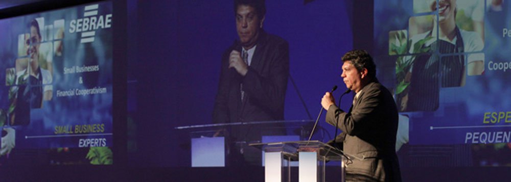 “As cooperativas representam oferta adicional de crédito aos pequenos negócios com um perfil de banco local, de vizinhança”, afirmou Alexandre Comin, gerente de Acesso a Mercados e Serviços Financeiros do Sebrae, que falou sobre “Pequenos Negócios e Cooperativismo Financeiro”; “Essa aproximação interessa muito ao Sebrae e é particularmente importante num momento em que o acesso ao crédito está difícil em todo o país”, completou (Foto: Luis Mauro Queiroz) “As cooperativas representam oferta adicional de crédito aos pequenos negócios com um perfil de banco local, de vizinhança”, afirmou Alexandre Comin, gerente de Acesso a Mercados e Serviços Financeiros do Sebrae, que falou sobre “Pequenos Negócios e Cooperativismo Financeiro”; “Essa aproximação interessa muito ao Sebrae e é particularmente importante num momento em que o acesso ao crédito está difícil em todo o país”, completou