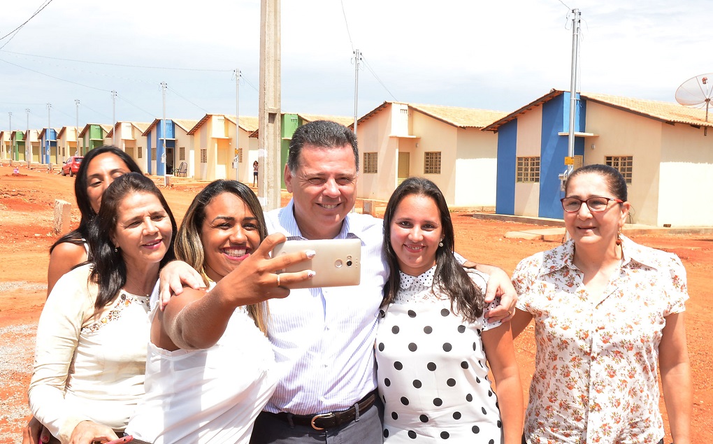 Itapuranga Entrega de Casas e Cartão Renda Cidadã fotos Eduardo Ferreira (Foto: José Barbacena) Itapuranga Entrega de Casas e Cartão Renda Cidadã fotos Eduardo Ferreira