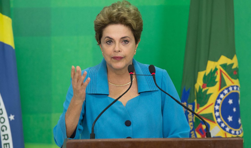 Associação Latino-Americana de Juízes do Trabalho alertou a comunidade internacional sobre o golpe parlamentar em andamento no Brasil contra a presidente Dilma Rousseff; segundo a instituição, que reúne juízes do Trabalho de todos os países da América Latina e do Caribe, sessão da Câmara que aprovou a abertura do processo de impeachment foi um "julgamento estritamente político, que representou a quebra da ordem constitucional, no afã de promover o afastamento ilegítimo da Presidente da República, eleita com mais de 54 milhões de votos"; documento destaca, ainda, que a tentativa de afastamento da presidente Dilma possui claramente um "figurino golpista" (Foto: Paulo Emílio) Associação Latino-Americana de Juízes do Trabalho alertou a comunidade internacional sobre o golpe parlamentar em andamento no Brasil contra a presidente Dilma Rousseff; segundo a instituição, que reúne juízes do Trabalho de todos os países da América Latina e do Caribe, sessão da Câmara que aprovou a abertura do processo de impeachment foi um "julgamento estritamente político, que representou a quebra da ordem constitucional, no afã de promover o afastamento ilegítimo da Presidente da República, eleita com mais de 54 milhões de votos"; documento destaca, ainda, que a tentativa de afastamento da presidente Dilma possui claramente um "figurino golpista"
