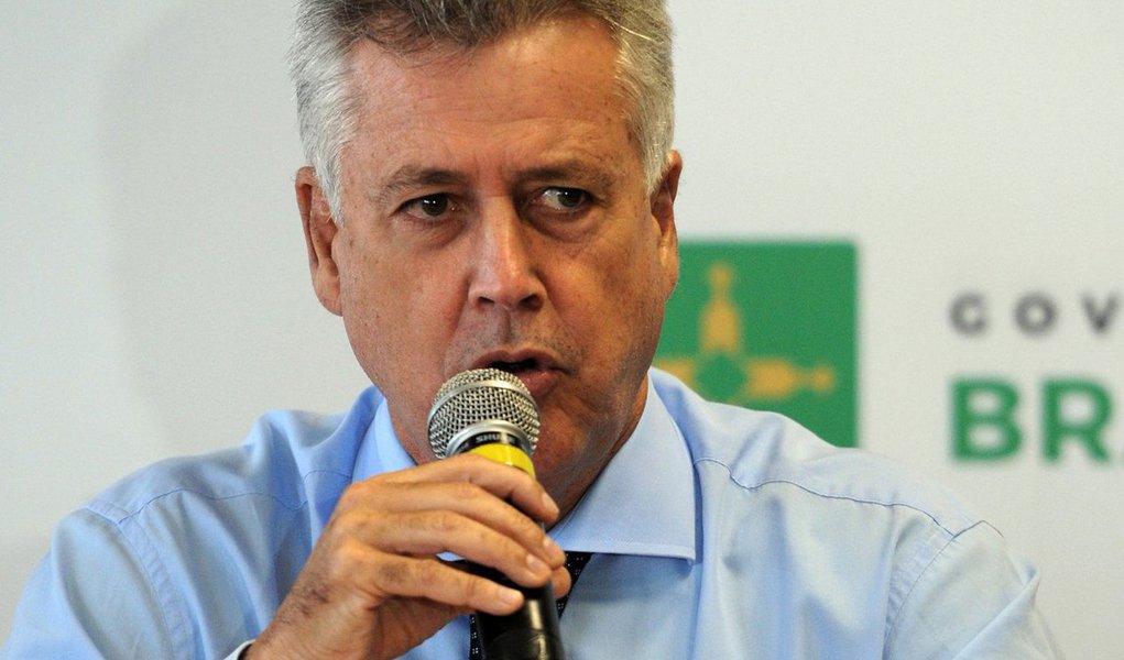 Governador Rodrigo Rollemberg reuniu-se com o presidente do TJDFT, Getúlio de Moraes, com o objetivo de tratar a liberação de verba para pagamento de precatórios — débitos do executivo em face de condenações na Justiça; pagar os precatórios é indispensável para que o governo local possa acessar a segunda parte do empréstimo do Banco do Brasil para obras em mobilidade e infraestrutura, firmado em janeiro; essa parcela equivale a R$ 240 milhões (Foto: Leonardo Lucena) Governador Rodrigo Rollemberg reuniu-se com o presidente do TJDFT, Getúlio de Moraes, com o objetivo de tratar a liberação de verba para pagamento de precatórios — débitos do executivo em face de condenações na Justiça; pagar os precatórios é indispensável para que o governo local possa acessar a segunda parte do empréstimo do Banco do Brasil para obras em mobilidade e infraestrutura, firmado em janeiro; essa parcela equivale a R$ 240 milhões