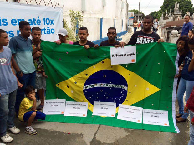 O triste e crescente caso de morte de jovens negros e pobres é nada mais do que o produto de um processo de construção de uma sociedade desigual onde as velhas estruturas são mantidas ainda hoje e onde pobreza e a discriminação, heranças da sociedade escravagista não foram superadas (Foto: Jefferson Lima) O triste e crescente caso de morte de jovens negros e pobres é nada mais do que o produto de um processo de construção de uma sociedade desigual onde as velhas estruturas são mantidas ainda hoje e onde pobreza e a discriminação, heranças da sociedade escravagista não foram superadas