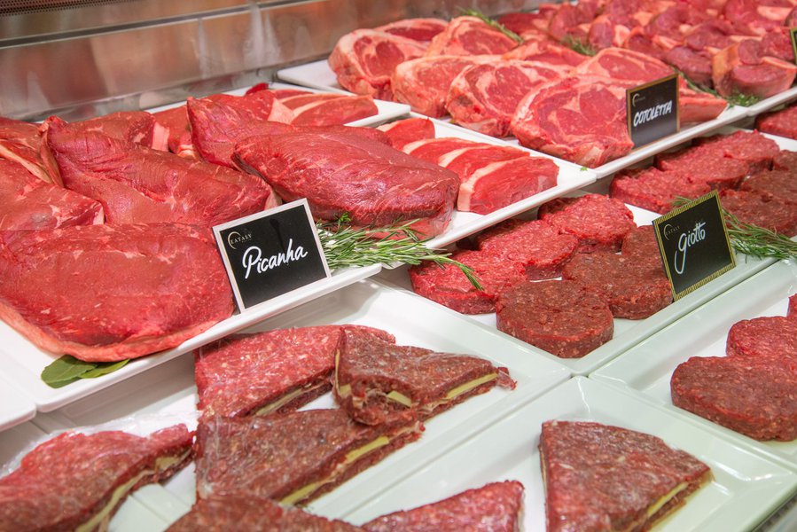 Dos 37 cortes cujos preços são acompanhados mensalmente pelo Procon, 35 ficaram mais caros e apenas dois apresentaram queda no preço; A carne bovina subiu, em média, 2,69%, sendo que o item que mais contribuiu para a alta foi a alcatra, com 4,93% (Foto: Luis Mauro Queiroz) Dos 37 cortes cujos preços são acompanhados mensalmente pelo Procon, 35 ficaram mais caros e apenas dois apresentaram queda no preço; A carne bovina subiu, em média, 2,69%, sendo que o item que mais contribuiu para a alta foi a alcatra, com 4,93%