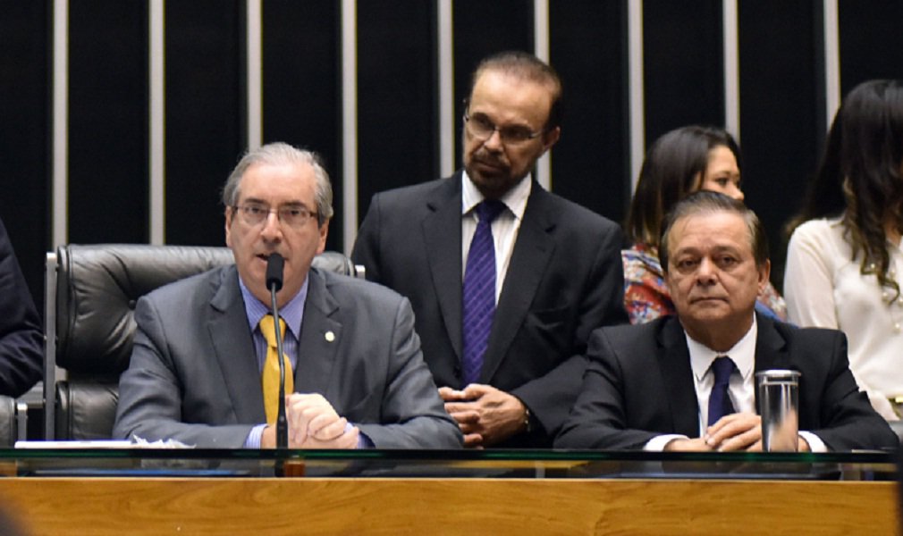Deputado federal goiano Jovair Arantes (PTB) vai integrar a comissão especial que analisará o pedido de impeachment da presidente Dilma Rousseff; em reunião na noite de quarta-feira na casa do presidente da Câmara, Eduardo Cunha, o líder do PSD, Rogério Rosso (DF), foi indicado para presidir o colegiado e o líder do PTB, Jovair, para a relatoria; Jovair sempre foi um dos parlamentares mais fiéis ao governo federal nos mandatos do ex-presidente e no primeiro da presidente Dilma; hoje, no entanto, o parlamentar goiano está mais alinhado com Eduardo Cunha e a tendência é que vote a favor do afastamento da presidente (Foto: José Barbacena) Deputado federal goiano Jovair Arantes (PTB) vai integrar a comissão especial que analisará o pedido de impeachment da presidente Dilma Rousseff; em reunião na noite de quarta-feira na casa do presidente da Câmara, Eduardo Cunha, o líder do PSD, Rogério Rosso (DF), foi indicado para presidir o colegiado e o líder do PTB, Jovair, para a relatoria; Jovair sempre foi um dos parlamentares mais fiéis ao governo federal nos mandatos do ex-presidente e no primeiro da presidente Dilma; hoje, no entanto, o parlamentar goiano está mais alinhado com Eduardo Cunha e a tendência é que vote a favor do afastamento da presidente