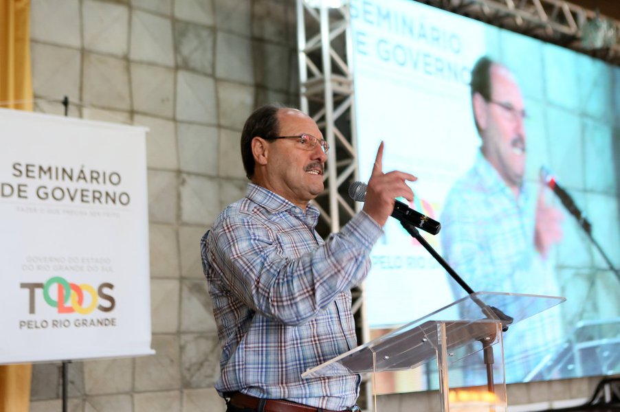O governador José Ivo Sartori (PMDB) declarou, durante seminário organizado pelo próprio governo, que a aprovação dos projetos que levam a mudanças estruturais foi um avanço histórico, pois “em um ano se fez pela modernização do Estado o que não se fez em 50”; também foi informado que, apesar da crise financeira nacional, houve aumento nos repasses para setores como educação e saúde (Foto: Voney Malta) O governador José Ivo Sartori (PMDB) declarou, durante seminário organizado pelo próprio governo, que a aprovação dos projetos que levam a mudanças estruturais foi um avanço histórico, pois “em um ano se fez pela modernização do Estado o que não se fez em 50”; também foi informado que, apesar da crise financeira nacional, houve aumento nos repasses para setores como educação e saúde