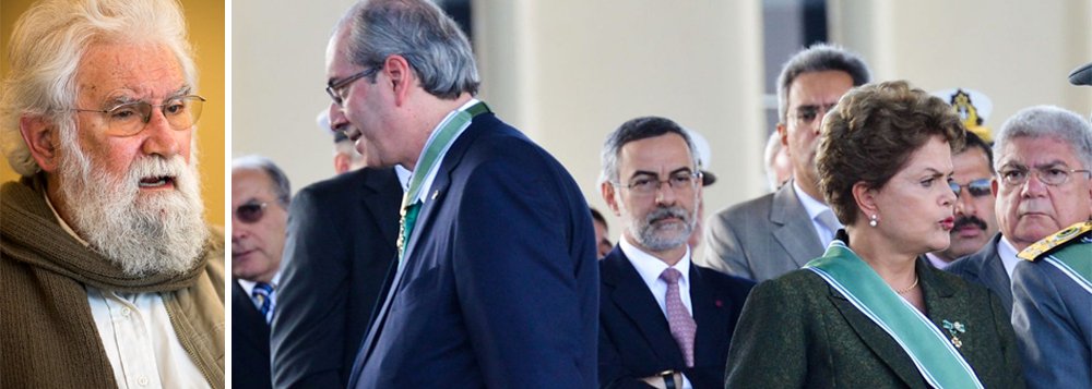 "É vergonhoso que a Câmara seja presidida por uma pessoa sem qualquer vinculação com a verdade e com o que é reto e decente. Manipula, pressiona deputados, cria obstáculos para o Conselho de Ética. Mais vergonhoso ainda é ele, cinicamente, presidir uma sessão na qual se decide a aceitação do impedimento de uma pessoa corretíssima e irreprochável como é a Presidenta Dilma Rousseff", diz o teólogo Leonardo Boff; "Seu ato irresponsável pode lançar a nação em um grave retrocesso, abalando a jovem democracia, que, com vítimas e sangue, foi duramente conquistada" (Foto: Leonardo Attuch) "É vergonhoso que a Câmara seja presidida por uma pessoa sem qualquer vinculação com a verdade e com o que é reto e decente. Manipula, pressiona deputados, cria obstáculos para o Conselho de Ética. Mais vergonhoso ainda é ele, cinicamente, presidir uma sessão na qual se decide a aceitação do impedimento de uma pessoa corretíssima e irreprochável como é a Presidenta Dilma Rousseff", diz o teólogo Leonardo Boff; "Seu ato irresponsável pode lançar a nação em um grave retrocesso, abalando a jovem democracia, que, com vítimas e sangue, foi duramente conquistada"