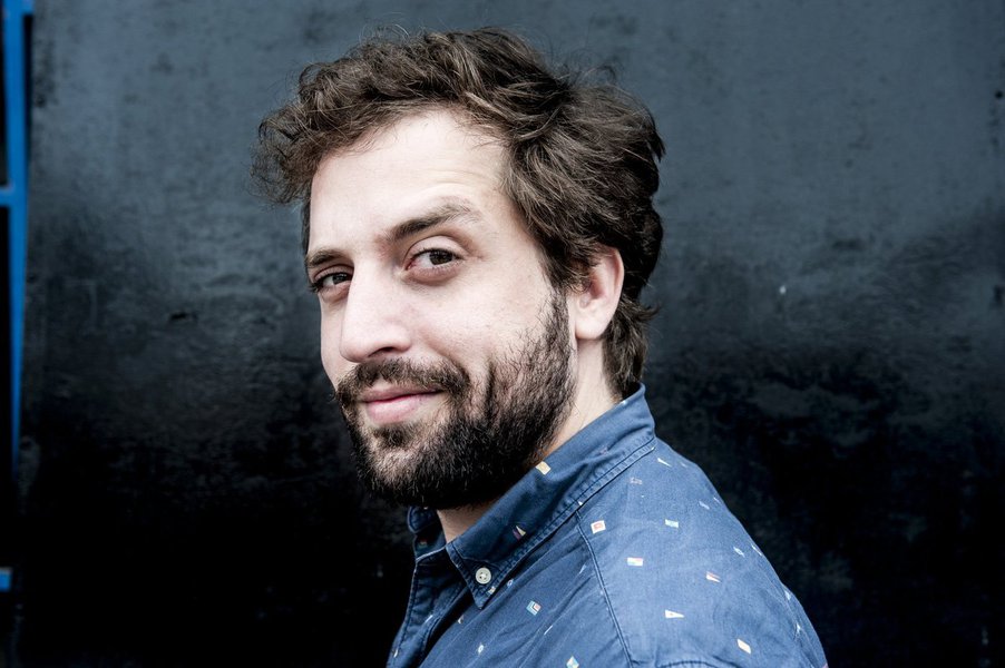 "Parabens a todos os que inventaram essa ideia genial de 'campanha de dislike' no Porta dos Fundos. Mas o amor venceu", diz o ator Gregório Duvivier, aos que tentaram promover uma campanha – fracassada – contra o site de humor mais popular da internet; o motivo era o vídeo Delação, que questiona a seletividade das investigações da Lava Jato, como ficou demonstrado no caso da Andrade Gutierrez – a quem nada se questionou sobre o PSDB (Foto: Leonardo Attuch) "Parabens a todos os que inventaram essa ideia genial de 'campanha de dislike' no Porta dos Fundos. Mas o amor venceu", diz o ator Gregório Duvivier, aos que tentaram promover uma campanha – fracassada – contra o site de humor mais popular da internet; o motivo era o vídeo Delação, que questiona a seletividade das investigações da Lava Jato, como ficou demonstrado no caso da Andrade Gutierrez – a quem nada se questionou sobre o PSDB