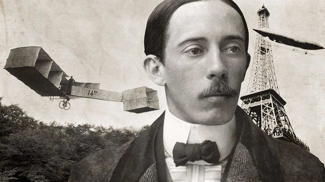 Uma exposição que conta, pela primeira vez, a trajetória de um homem que se dedicou à inovação, ao design e à ciência e convida o público a passear por diversos lugares e momentos que fizeram parte da história do inventor da aviação, Alberto Santos Dumont; o público pode ver objetos, fotos e documentos do aviador expostos com imagens que resgatam os balões, dirigíveis e aeroplanos;há,, ainda, uma reprodução de sua biblioteca, com publicações que o inspiraram, além de alguns títulos de sua autoria (Foto: Voney Malta) Uma exposição que conta, pela primeira vez, a trajetória de um homem que se dedicou à inovação, ao design e à ciência e convida o público a passear por diversos lugares e momentos que fizeram parte da história do inventor da aviação, Alberto Santos Dumont; o público pode ver objetos, fotos e documentos do aviador expostos com imagens que resgatam os balões, dirigíveis e aeroplanos;há,, ainda, uma reprodução de sua biblioteca, com publicações que o inspiraram, além de alguns títulos de sua autoria