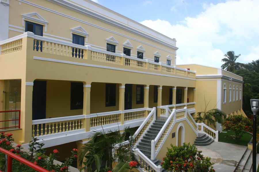 Por meio de nota oficial em seu site, a Prefeitura de Fortaleza divulgou nesta sexta-feira (16) as medidas que serão tomadas para a contenção de gastos. Entre elas estão o corte de 10% no salário de secretários, secretários-executivos e adjuntos; redução de 10% nas despesas com água, energia e telefonia e no gasto com diárias e passagens; e redução de 150 veículos da frota locada (Foto: Rodrigo Rocha) Por meio de nota oficial em seu site, a Prefeitura de Fortaleza divulgou nesta sexta-feira (16) as medidas que serão tomadas para a contenção de gastos. Entre elas estão o corte de 10% no salário de secretários, secretários-executivos e adjuntos; redução de 10% nas despesas com água, energia e telefonia e no gasto com diárias e passagens; e redução de 150 veículos da frota locada