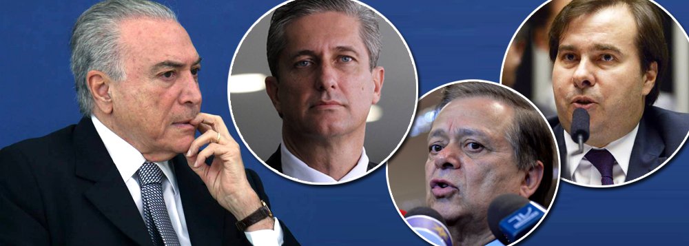 "O partido de Rodrigo Maia (DEM-RJ) é o nono no ranking das bancadas. Em tempo de normalidade parlamentar e um mínimo de hierarquia partidária, jamais teria a presidência, mesmo para um mandato tampão. O PTB de Jovair Arantes (PTB-GO) tem apenas 17 deputados e contorna seu nanismo formando bloco com o PP e o PSC. Jamais também poderia pretender o cargo não fosse a anarquia partidária atual. O PSD de Rogério Rosso (PSD-DF), idem. Tem a sexta maior bancada", diz a colunista Tereza Cruvinel, ao comentar a sucessão da Câmara, que racha a base de Michel Temer (Foto: Tereza Cruvinel) "O partido de Rodrigo Maia (DEM-RJ) é o nono no ranking das bancadas. Em tempo de normalidade parlamentar e um mínimo de hierarquia partidária, jamais teria a presidência, mesmo para um mandato tampão. O PTB de Jovair Arantes (PTB-GO) tem apenas 17 deputados e contorna seu nanismo formando bloco com o PP e o PSC. Jamais também poderia pretender o cargo não fosse a anarquia partidária atual. O PSD de Rogério Rosso (PSD-DF), idem. Tem a sexta maior bancada", diz a colunista Tereza Cruvinel, ao comentar a sucessão da Câmara, que racha a base de Michel Temer