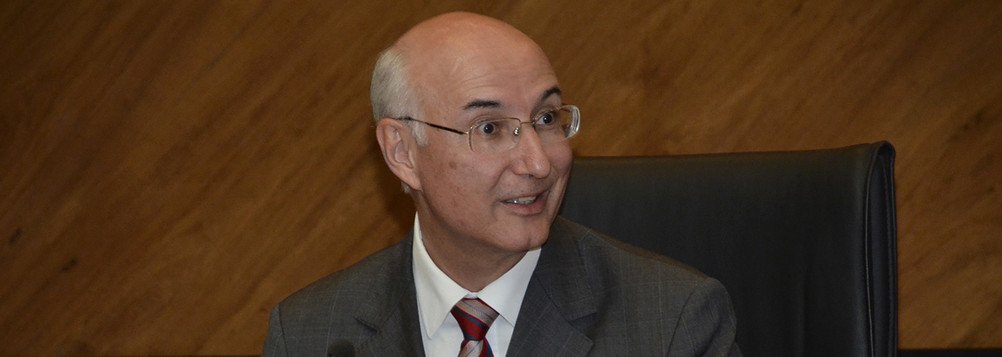 Mais de 2.500 nomes subscrevem o manifesto de lançamento da anticandidatura da professora Beatriz Vargas Ramos para a vaga do agora ex-ministro Teori Zavascki; professora da Faculdade de Direito da UnB, ela é feminista, ativista de direitos humanos, defensora da descriminalização das drogas e do aborto, contrária à redução da maioridade penal; segundo o documento, Ives Gandra Martins Filho, nome cogitado para a vaga do agora ex-ministro Teori Zavascki, é marcado por "sexismo, homofobia, lesbofobia, discriminação racial, desrespeito aos direitos humanos e sociais e ao Estado laico"; matéria da RBA (Foto: Leonardo Lucena) Mais de 2.500 nomes subscrevem o manifesto de lançamento da anticandidatura da professora Beatriz Vargas Ramos para a vaga do agora ex-ministro Teori Zavascki; professora da Faculdade de Direito da UnB, ela é feminista, ativista de direitos humanos, defensora da descriminalização das drogas e do aborto, contrária à redução da maioridade penal; segundo o documento, Ives Gandra Martins Filho, nome cogitado para a vaga do agora ex-ministro Teori Zavascki, é marcado por "sexismo, homofobia, lesbofobia, discriminação racial, desrespeito aos direitos humanos e sociais e ao Estado laico"; matéria da RBA